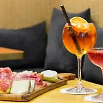 Oh La La ! Hotel Bar Paris Bastille