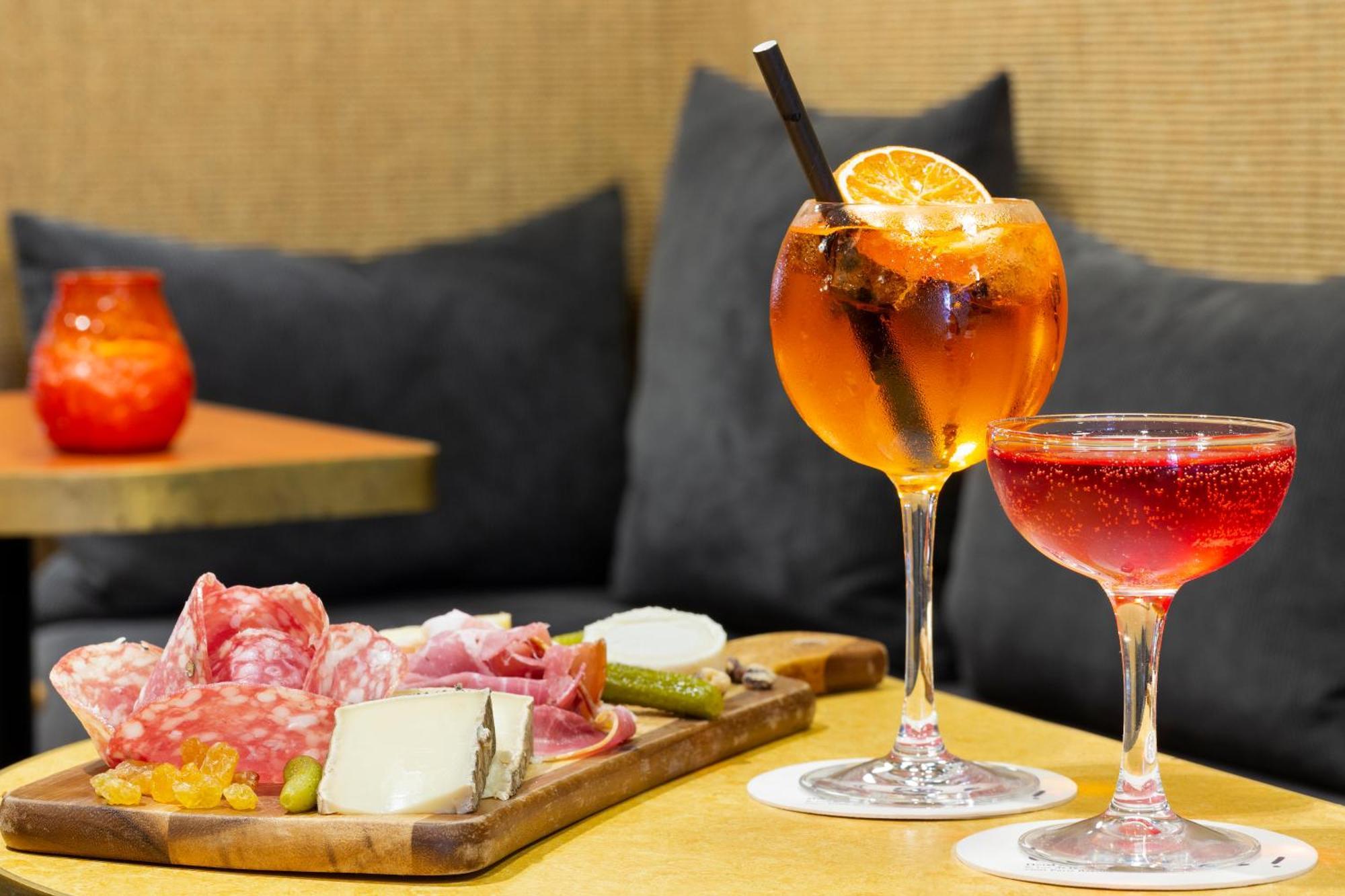 Oh La La ! Bar Bastille Hotel 3*